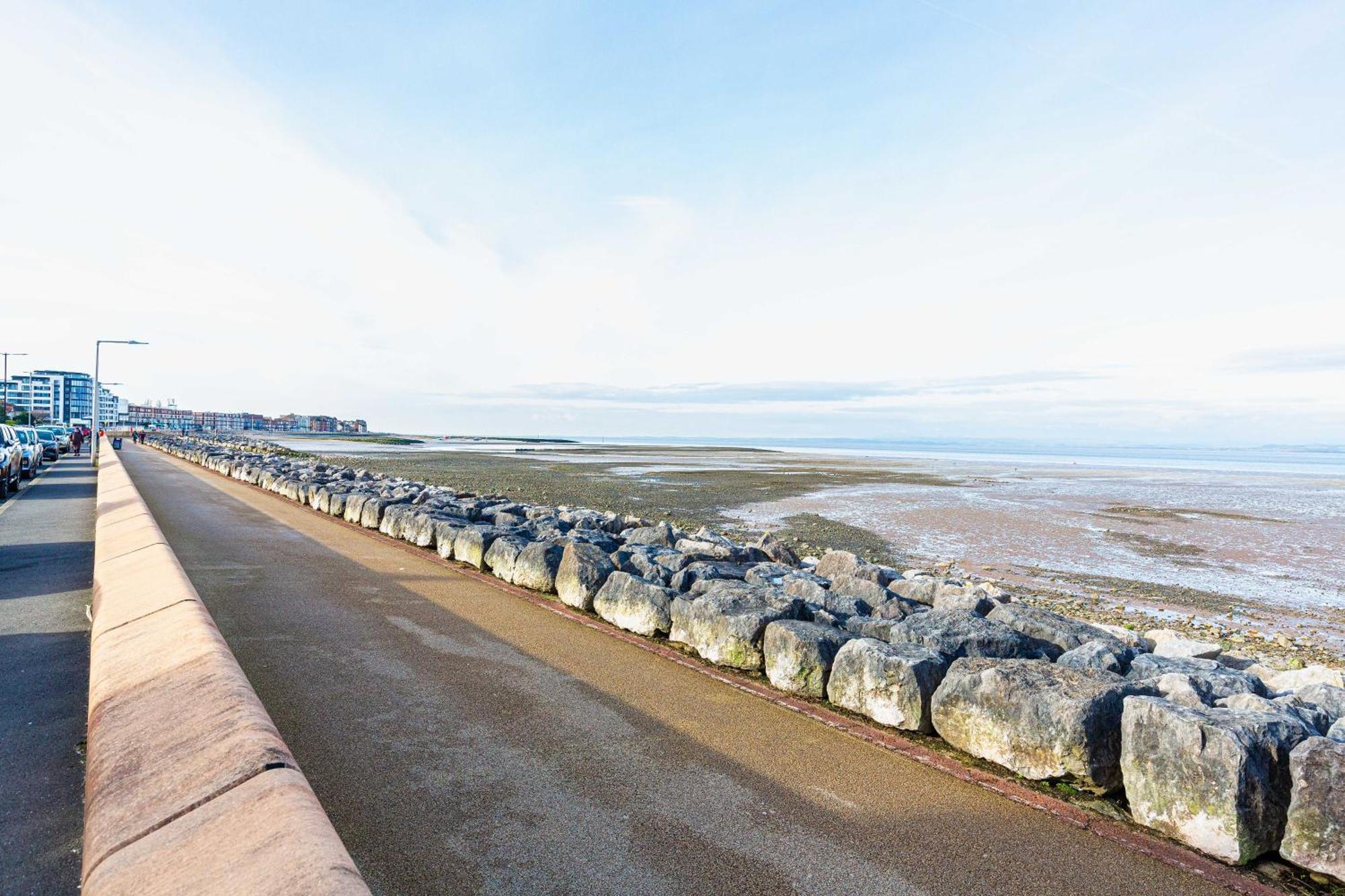 Beachfront Apartment 3 Bedrooms Sleeps 7 - Gateway To The Lake District - Newly Refurbished Morecambe Ngoại thất bức ảnh